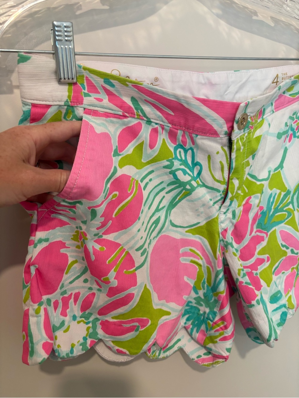 Lilly Pulitzer Floral Scallop Hem Buttercup Shorts. Coastal Preppy Colorful 4 - Picture 5 of 14